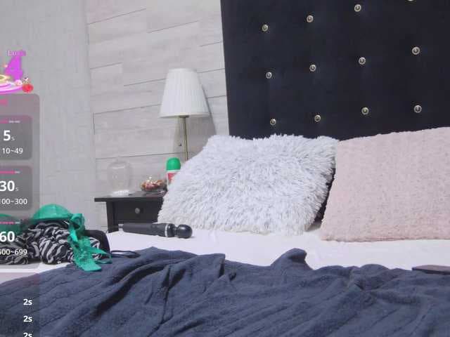 Ella-Lizzie live cam