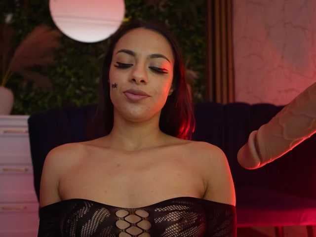 sisi-von-dee live cam