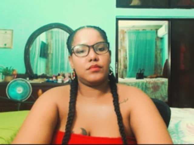 sarahlove16 live cam