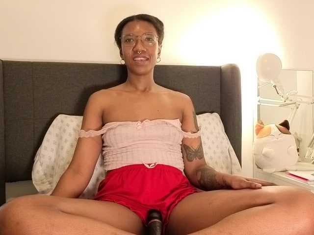 CarolineS live cam