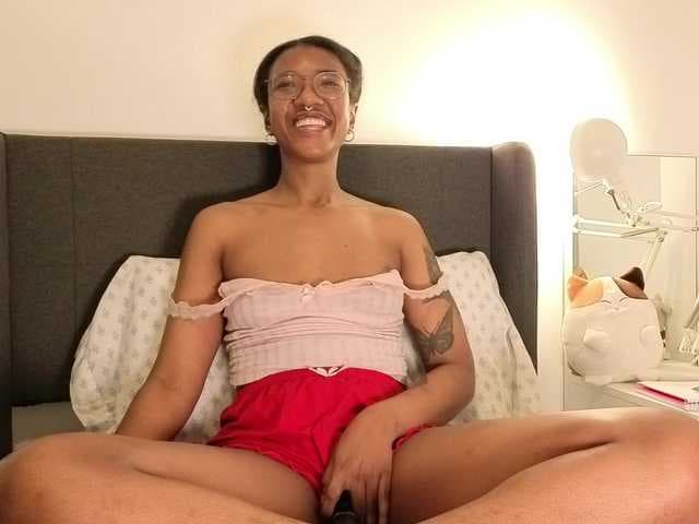 CarolineS live cam