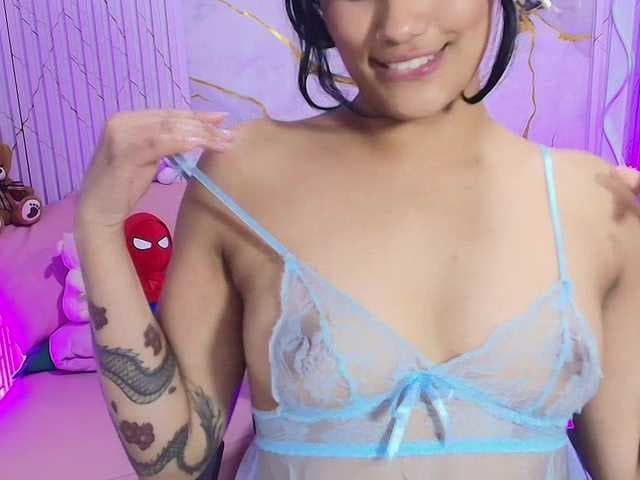 PEACHY-TAY live cam