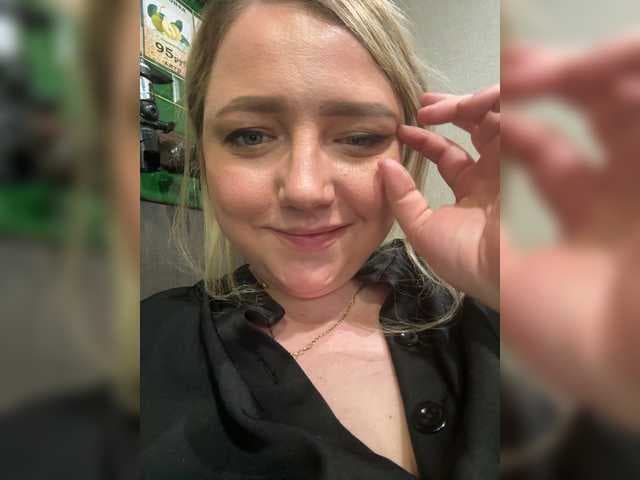 KiraMalina live cam