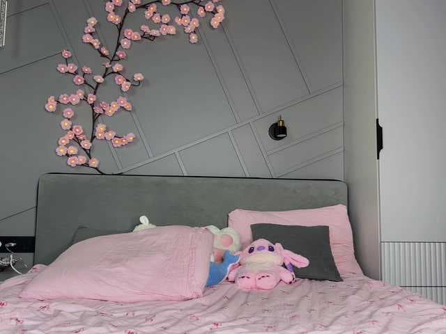 MiraJuicyJune live cam