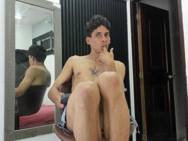 Emer-santos live cam