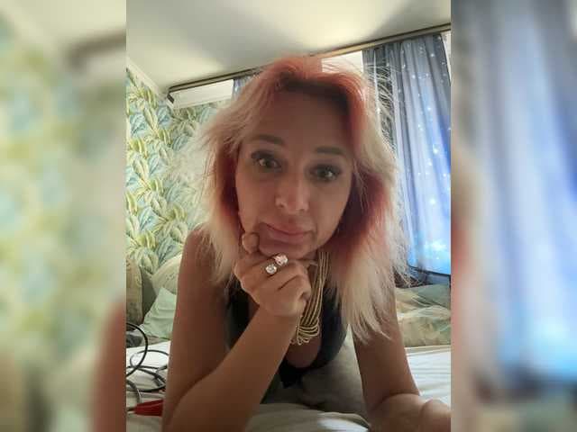 ARotikA1 live cam on BongaCams