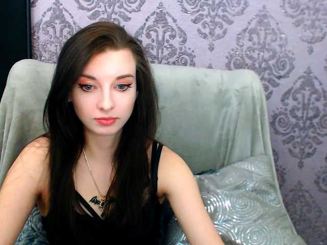 VirginLuna live cam