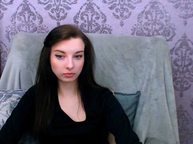 VirginLuna live cam