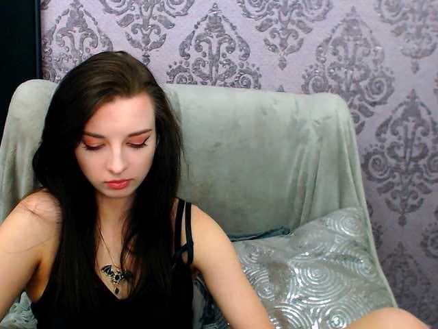 VirginLuna live cam