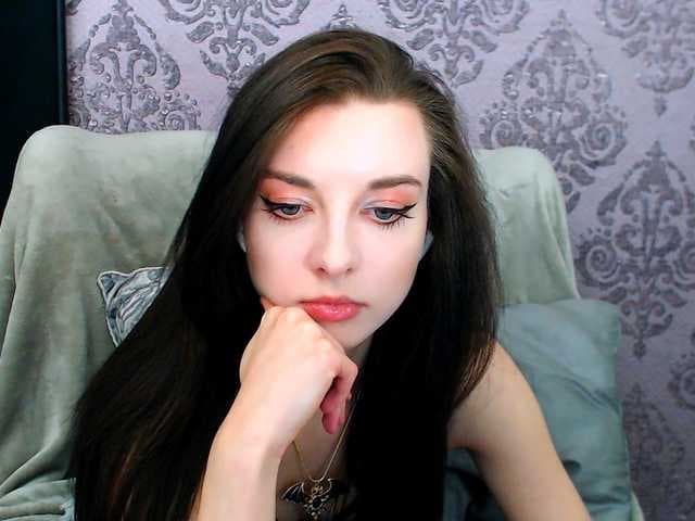 VirginLuna live cam