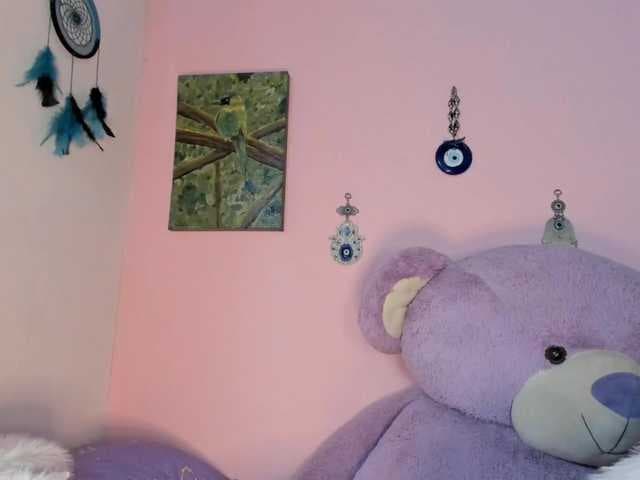 Maddyjhonsson live cam on BongaCams