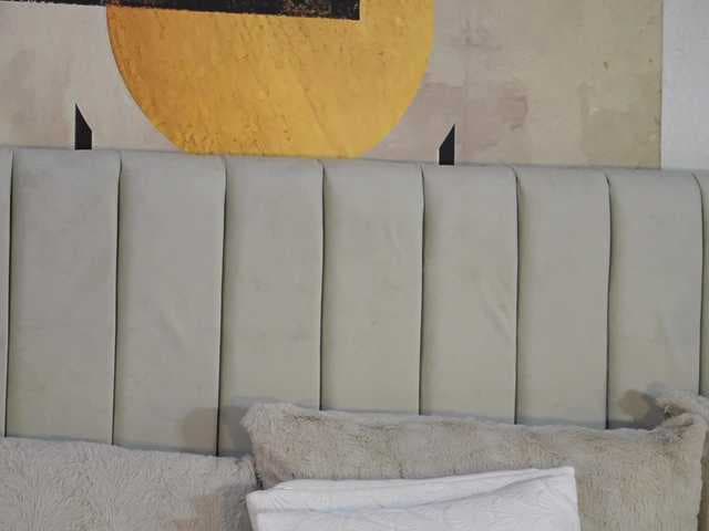 MiaJolie live cam