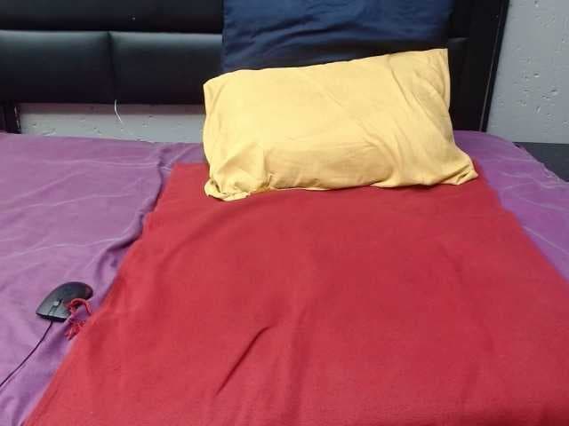 AssQueen32 live cam