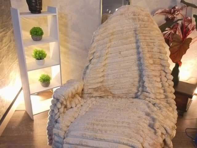 Lullaby_Charade_ live cam