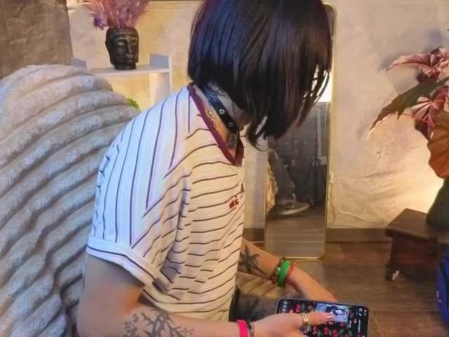 Lullaby_Charade_ live cam