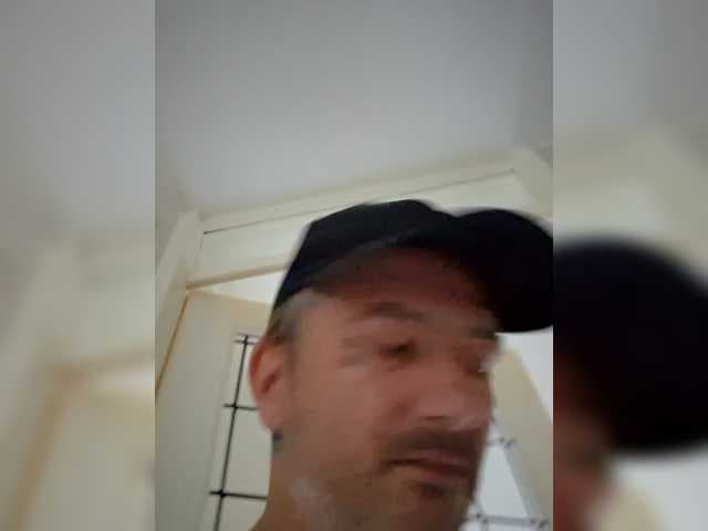 Youngstud37 live cam