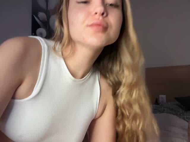 VelvetTwins live cam