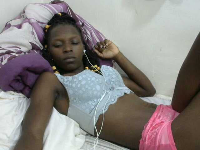 PrettyOne1 live cam