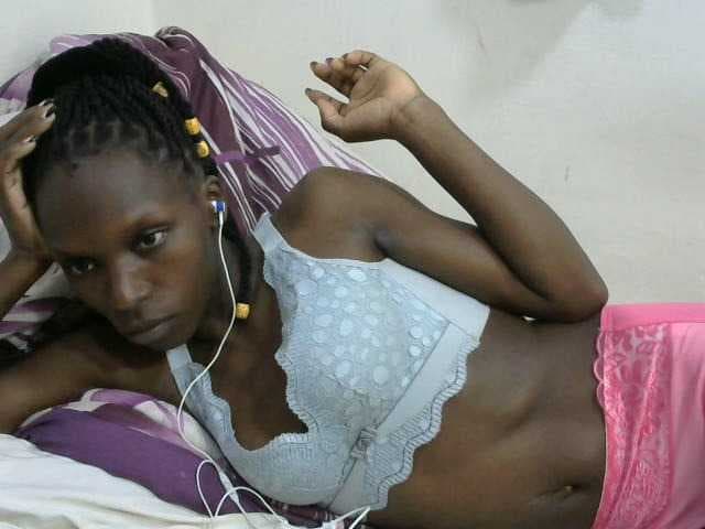 PrettyOne1 live cam