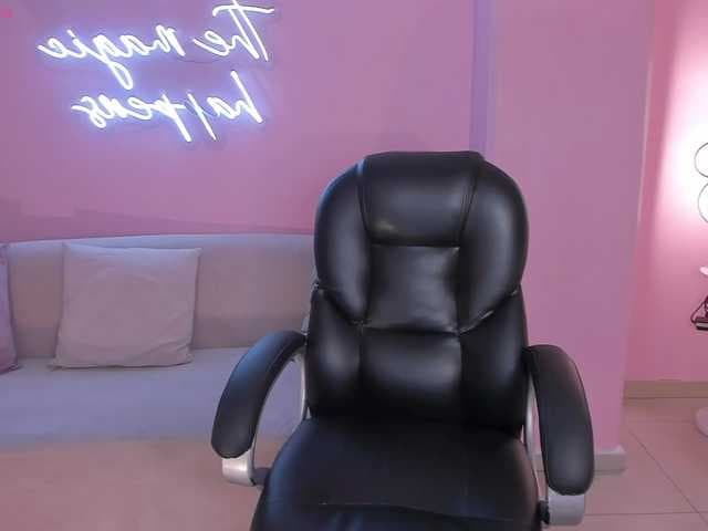 AmaraDivine live cam