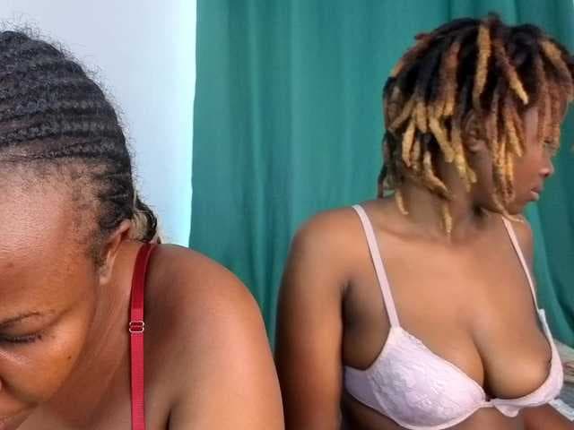 Pretty-Titties live cam