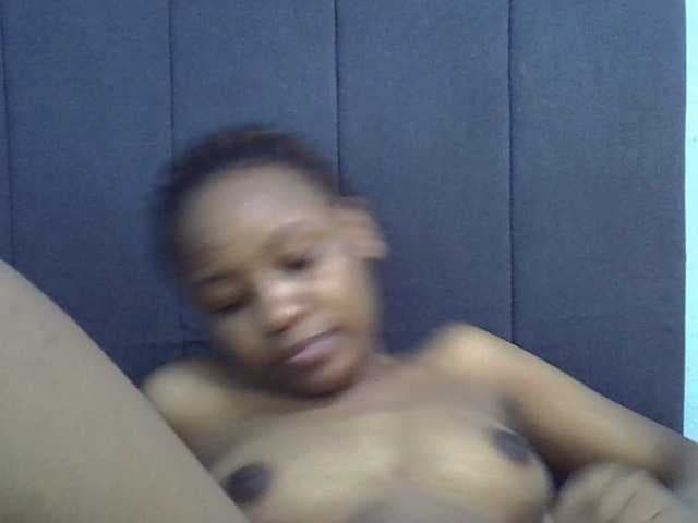 GoldenGoddess1 live cam