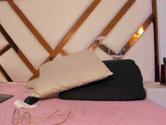 Niicolle-Evanss live cam