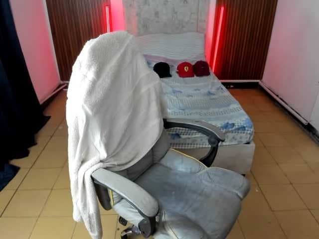 juan-mhata live cam on BongaCams