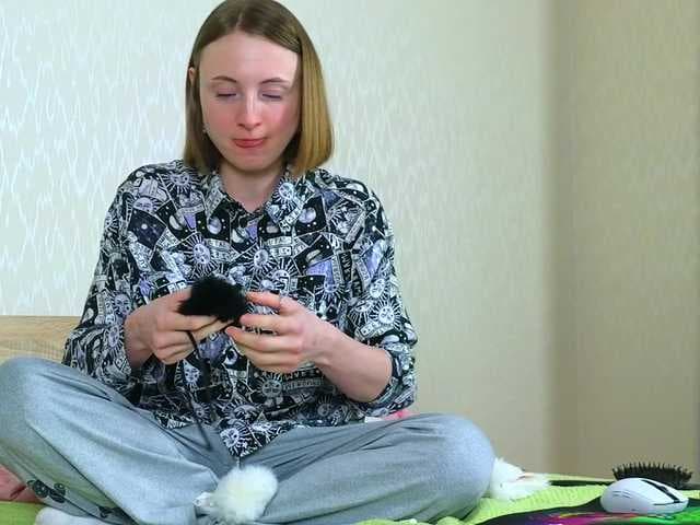 Adelina-Cowell live cam