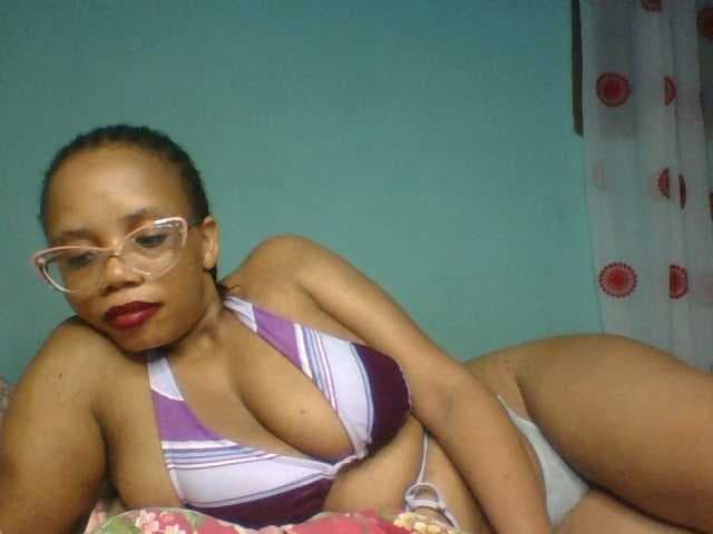 Prettyzari live cam
