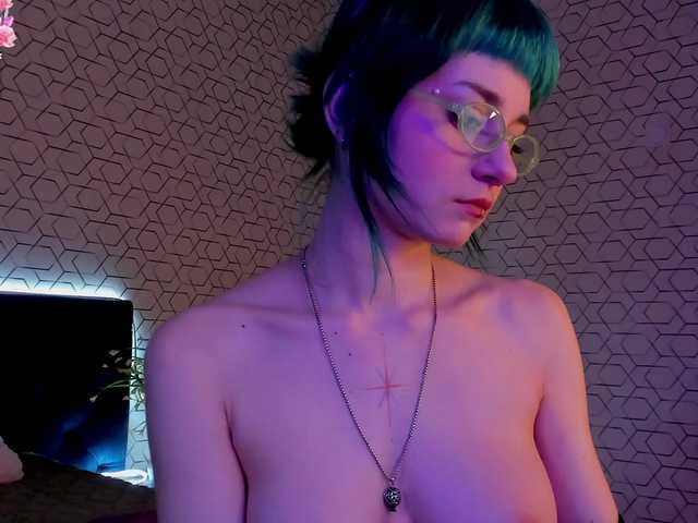 Scarle-Whisper live cam