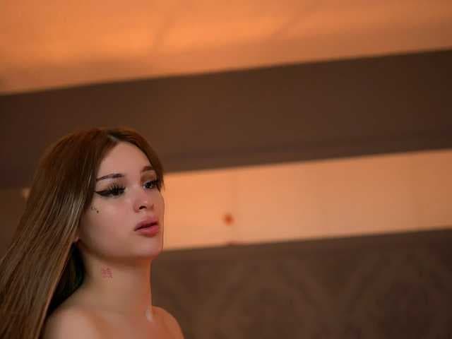 BrattyScarlet live cam