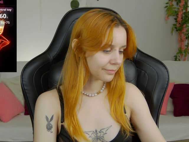 Rachel-lips live cam