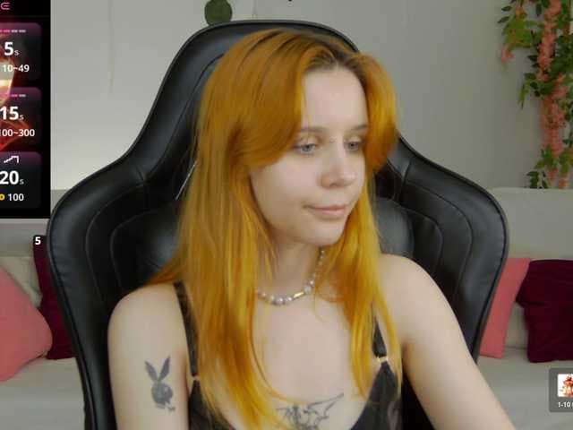 Rachel-lips live cam