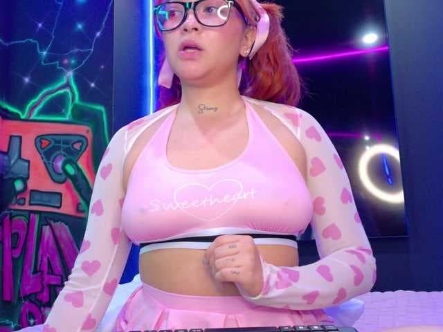 AliceHiills live cam