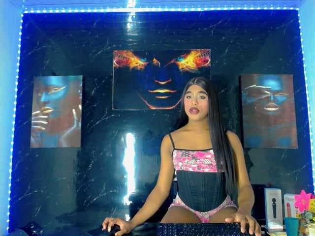 Nashla-D live cam