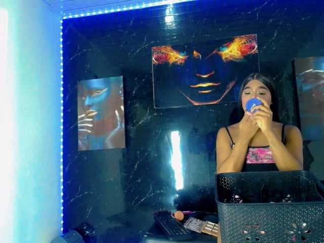 Nashla-D live cam