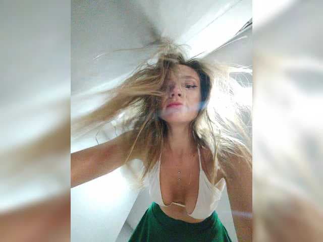 AnnMyself live cam
