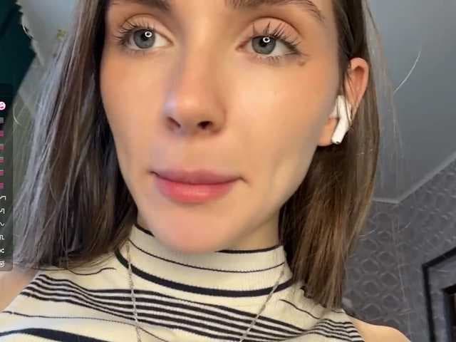 NydiaFuelling live cam