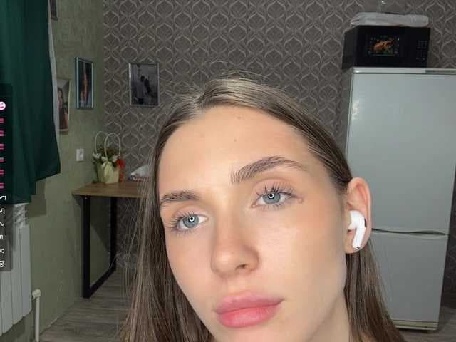 NydiaFuelling live cam