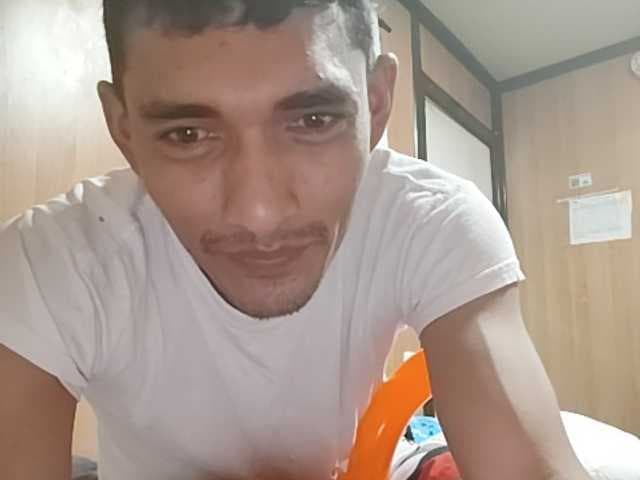 Andreshot20 live cam