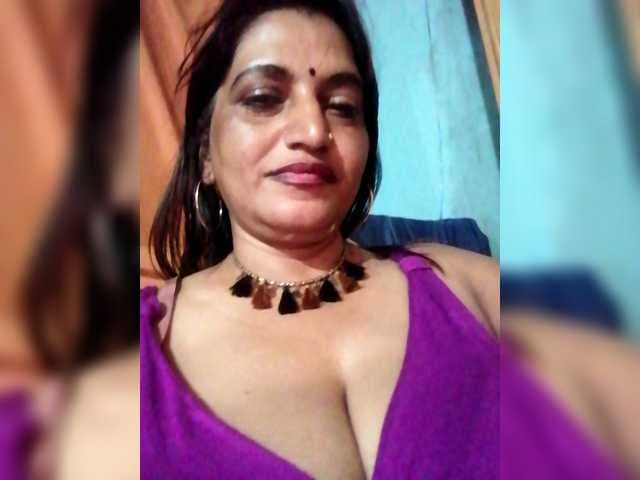FiestyQueen live cam