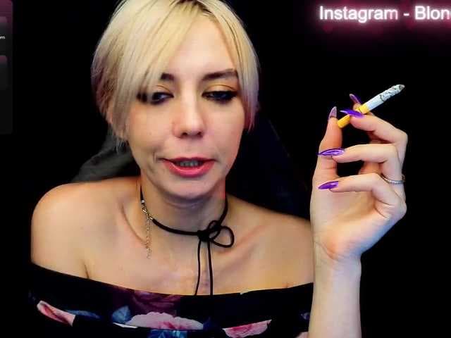 BlondIce live cam