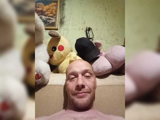 Viktor83a live cam
