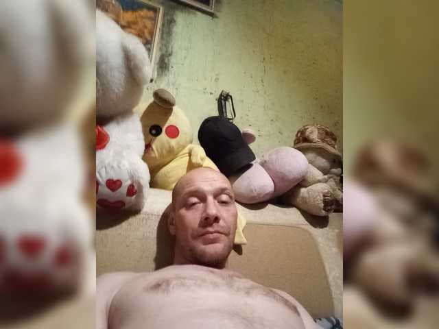 Viktor83a live cam