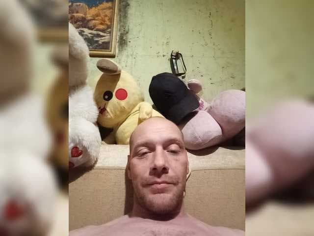 Viktor83a live cam