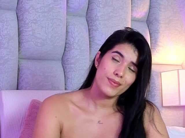 IsisVelvet live cam