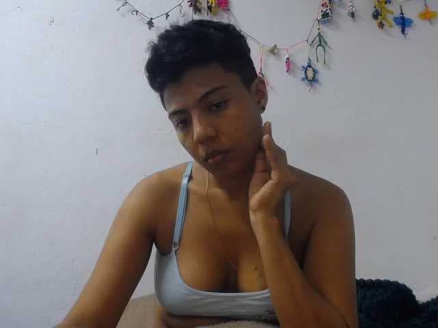 Katiuska_32 live cam