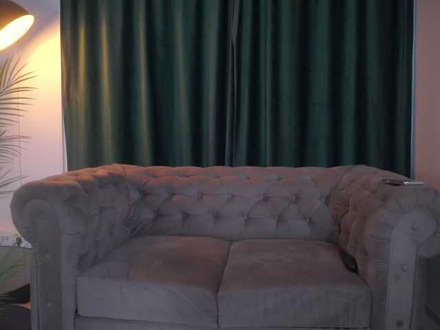 TaraElliot live cam