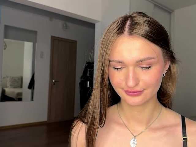 LauraMondella live cam